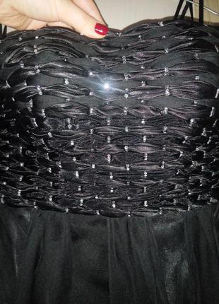 Черное вечернее выпускное платье украшено бисером бренд oksana mukha3 фото