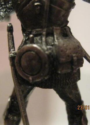 Войн фигурка статуэтка рыцарь металл с пикой в доспехах  сувенир7 фото