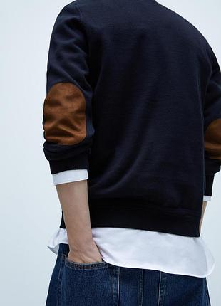 Светр з нашивками на ліктях