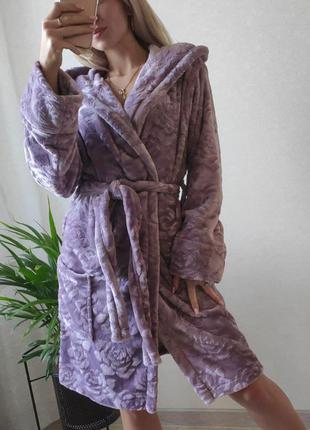 Домашній теплий плюшевий жіночий халат із капюшоном затишний короткий в універсальному розмірі 42 — 46 колір фіолетовий7 фото
