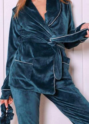 Тёплая зимняя велюровая плюшевая женская пижама на запах с брюками домашний костюм xs цвет изумрудный6 фото