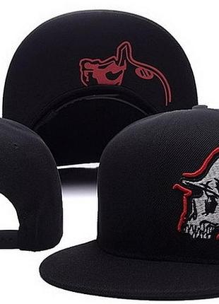 Кепка snapback metal mulisha череп черная с красным рисунком