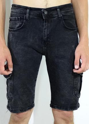 Джинсовые шорты с накладными карманами