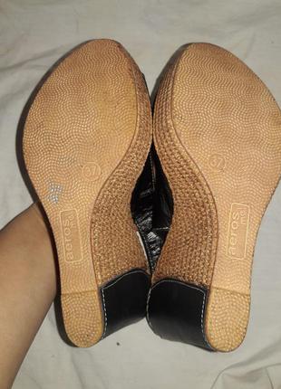 Босоніжки шкіряні на танкетці 37размер