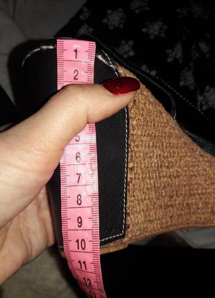 Босоніжки шкіряні на танкетці 37размер