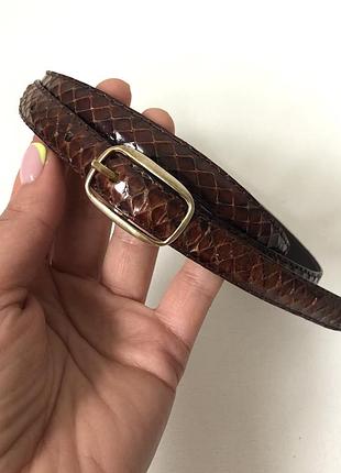 Тонкий пояс зі шкіри змії