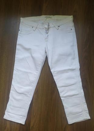 Белые джинсы. джинсовые бриджи размер m-l.