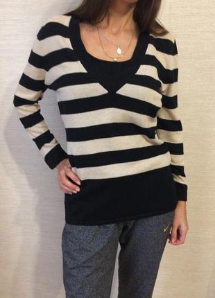 Женский  шёлковый  свитер  в полоску широкую  чёрно- бежевую.1 фото