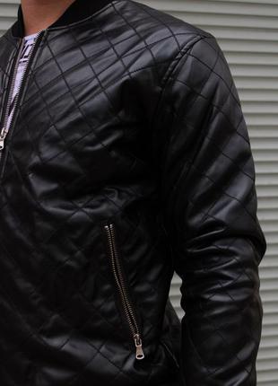 Демисезонная кожаная куртка бомбер стёганая ромб6 фото