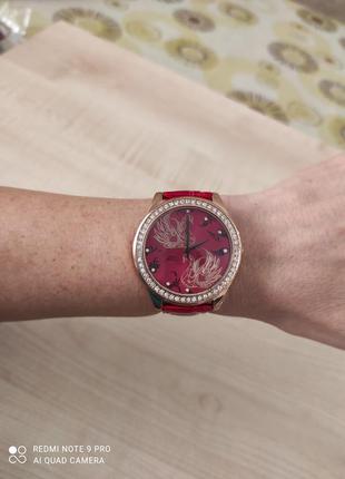 Стильные женские часы известного бренда, оригинал.9 фото