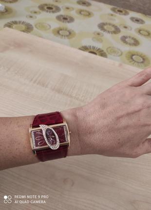 Стильные женские часы известного бренда, оригинал.10 фото