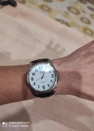 Стильные женские часы легендарного бренда, оригинал.1 фото