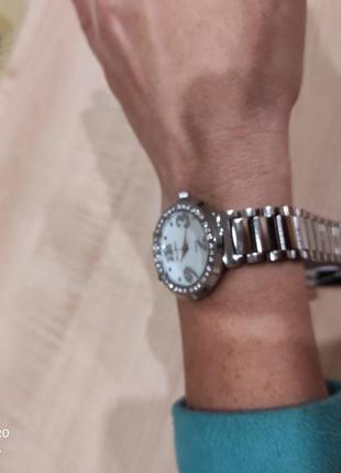 Стильные женские часы известного итальянского бренда, оригинал.4 фото