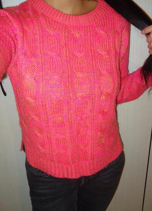 Яркий вязаный свитер, кофта