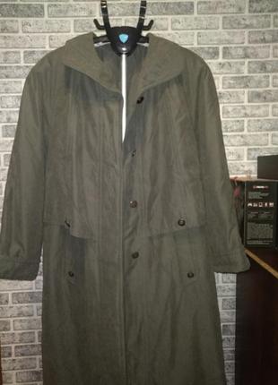 Жіночий утеплений плащ