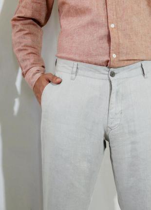 Мужские брюки изо льна в светло-бежевом цвете2 фото
