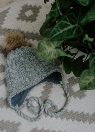 Зимняя тёплая вязаная шапка на завязках 3-4 года