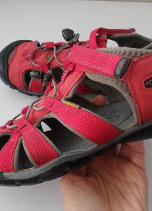 Сандалі keen 35-36 р. устілка 22.5 див.