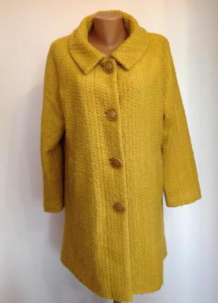Пальто горчично-желтое прямое в текстурную вязаную елочку с утеплителем, l (2523_)