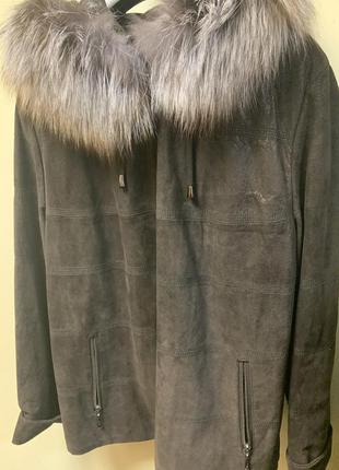 Коричневая женская замшевая кожаная куртка натуральная с капишоном из лисы3 фото