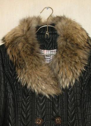 Стеганное демисизонное пальто плащ с меховым воротником4 фото