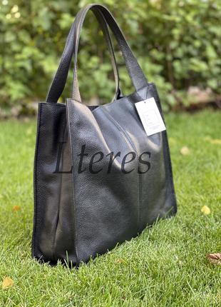Шкіряна чорна містка сумка, кольори в асортименті7 фото