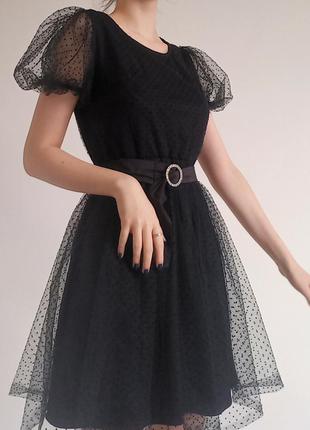 Чорне плаття з широкими рукавами