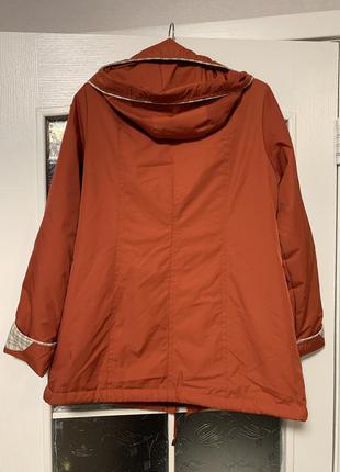 Осенняя лёгкая куртка в трендовом терракотовом цвете5 фото