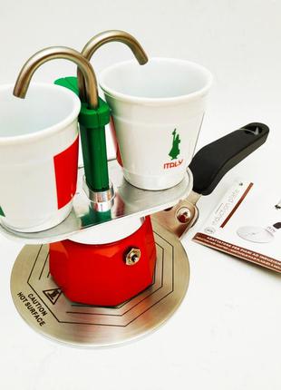 Подарочный набор bialetti mini express italia tricolore кофеварка на 2 чашки (90 мл)+2 кофейные стаканчика8 фото