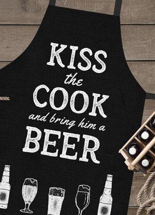 Кухонний фартух kiss the cook and bring him a beer чорний 75х51 см (frtc_21m024)