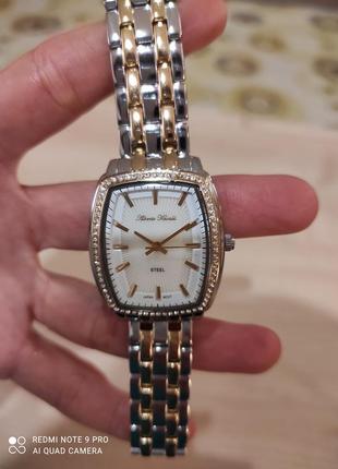 Стильные женские часы известного итальянского бренда, оригинал.
