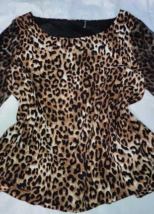 Стильна блузка леопард в ідеальному стані р.46-48