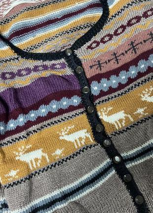 Интересный фактурный кардиган с рисунками новогодний свитер олени новогодний2 фото