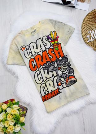 Футболка з логотипом тай дай з написом crash bandicoot