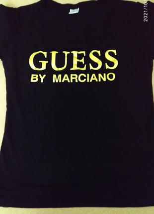 Жіноча футболка бренду guess.