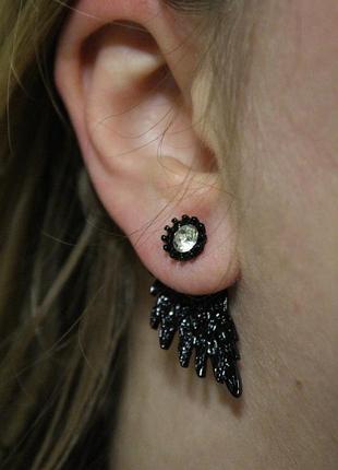 Крутые модные серьги за мочкой уха крылья черный перо рок крыло