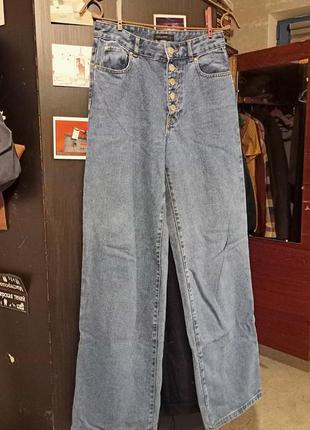 Клевые джинсы, выглдно подчеркнут бедра)