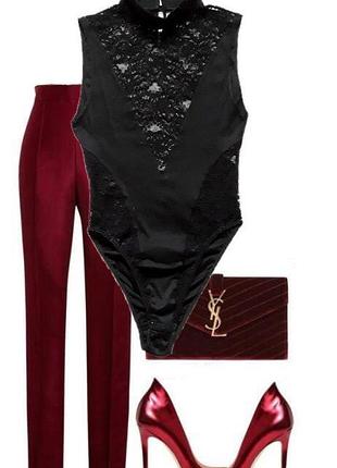 Идеальный комбидрез с модной стойкой под горло  садится на любую фигуру