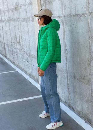 Зелёная демисезонная куртка с капюшоном4 фото