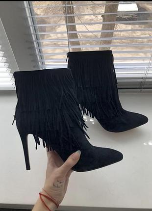 Шикарні замшеві чобітки на шпильці, чобітки з бахромою