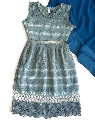 Платье голубое кружевное с прозрачными вставками