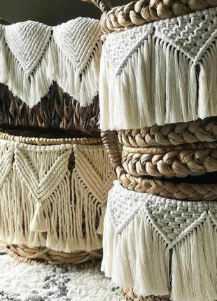 Плетеная корзина с макраме декором