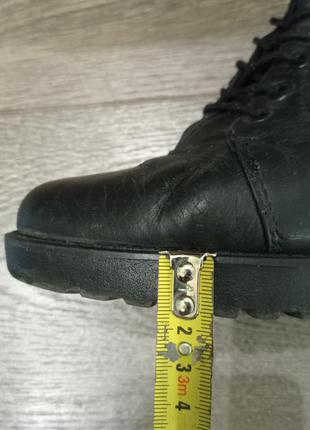 Черные кожаные нубук ботинки ботильоны полу сапоги на аккуратном каблуке
на шнуровке10 фото