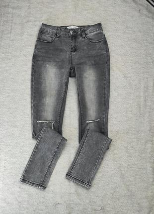 Стрейчевые джинсы с высокой посадкой