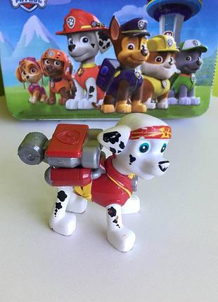 Коллекционная фигурка spin master щенячий патруль маршалл с механической функцией + жетон 5