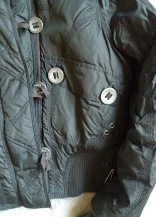 Укороченная куртка с меховым воротником3 фото