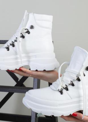 Жіночі білі шкіряні зимові черевики на шнурках8 фото