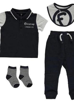 Детский костюм, firetrap 4 в 1, футболка, штаны, носки, нагрудник, на 12-18 месяцев