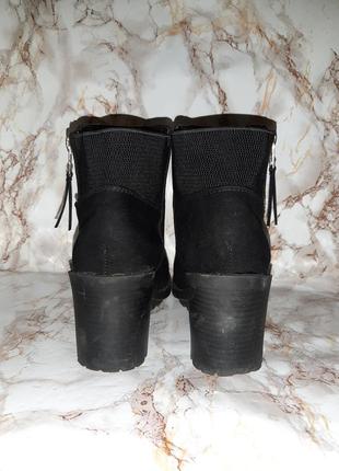 Чёрные деми ботиночки с резинками вставками на толстом каблуке5 фото