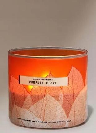 Трехфитильная свеча ароматизированная bath and body works pumpkin clove